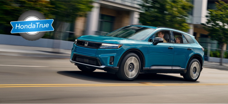 Honda Prologue certificada conduciendo por una ciudad