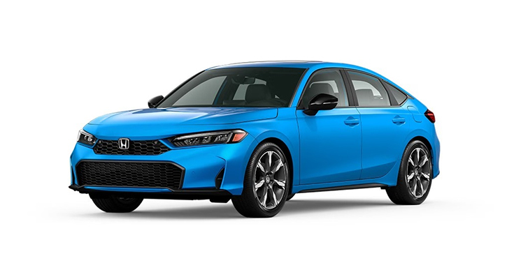 Vista frontal de 3/4 del Civic Hatchback Sport Touring Hybrid 2026 en Boost Blue Pearl.