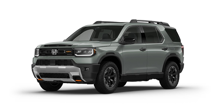 Vista frontal de 3/4 de la Passport TrailSport Elite 2026 en Ash Green Metallic.